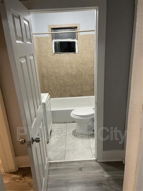 Building Photo - 1331 W 25th St