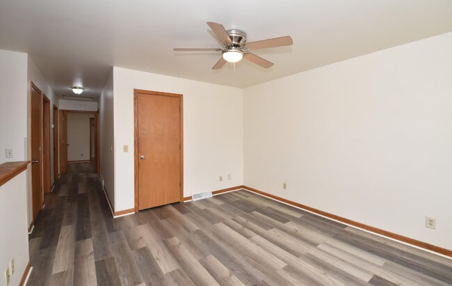 Building Photo - 3042 Hamlin Ave