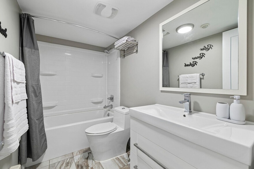 Building Photo - 30 U.S. 9W-SI ID1466756P