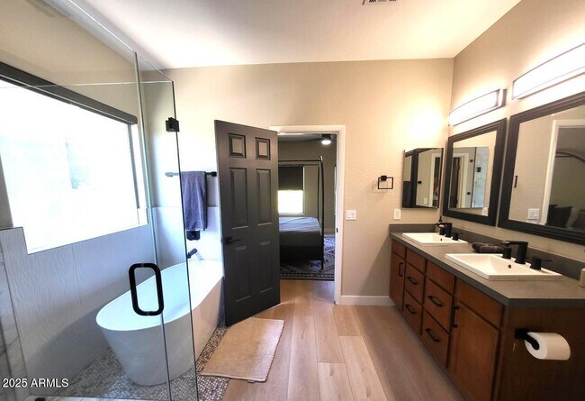 Building Photo - 6119 E Knolls Way N