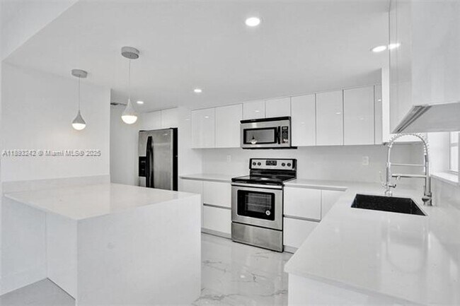 Primary Photo - 606 NW 107th Ave
