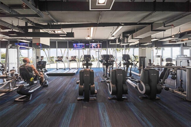 Building Photo - 601 NE 36th St