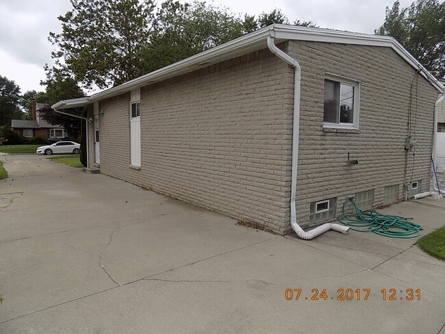 Building Photo - 8783 Lozen Dr