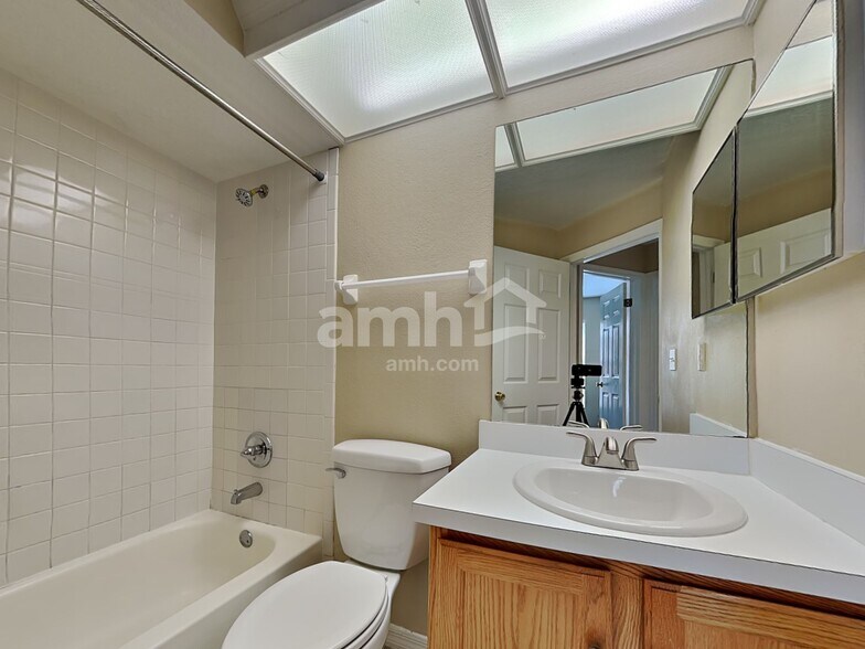 Building Photo - 1722 Wakefield Dr