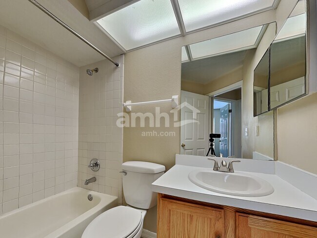 Building Photo - 1722 Wakefield Dr