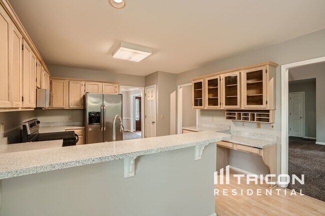 Building Photo - 7067 Brook Side Landing