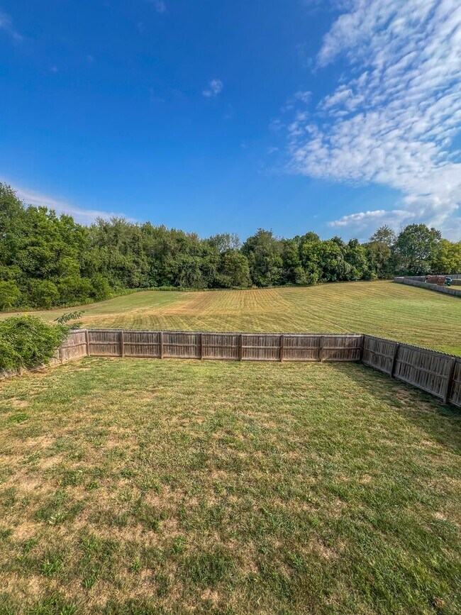 Building Photo - Must See-Stunning 5-Bedroom Home in 37043!!