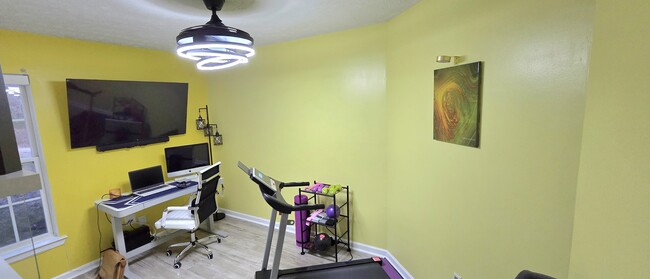 Building Photo - 5464 Daniel Ray Dr