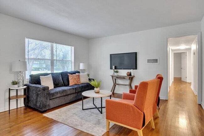 Building Photo - Renovation, MUST SEE!