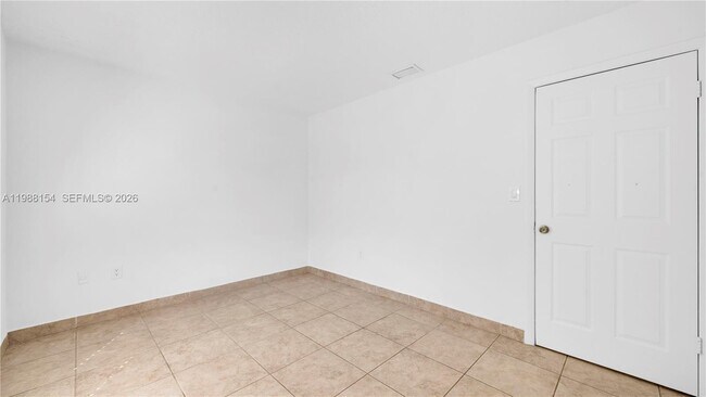 Building Photo - 10575 La Placida Dr