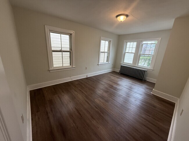 Building Photo - 138 Mott St