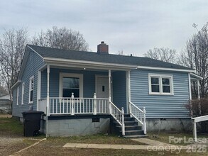 Building Photo - 1323 7th St