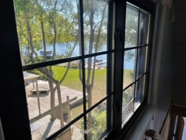 Building Photo - Lake Oakland Lakefront Home - 3 Bedroom 2 ...