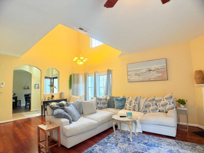 Building Photo - 409 Belmont Cir