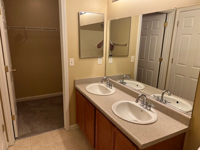 Building Photo - 8870 Sunset Breeze Dr