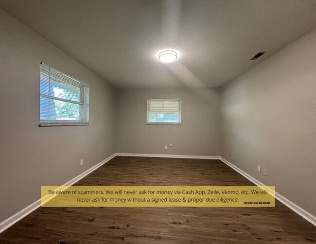 Building Photo - 1118 Soria St