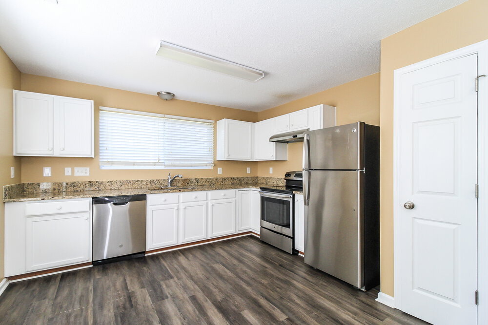 Building Photo - 300 Creekview Dr