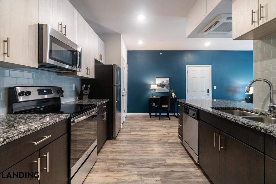 Building Photo - 655 W Mallard Creek Church Rd