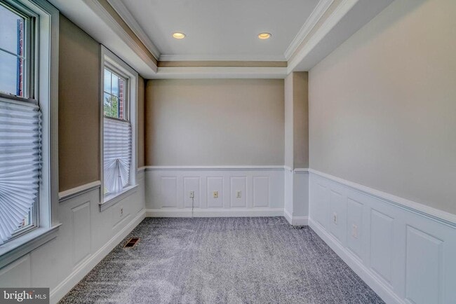 Building Photo - 9902 Player Dr