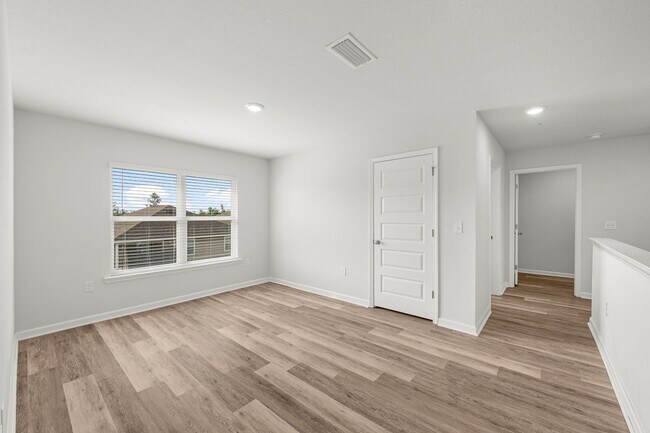 Building Photo - 5832 Viking Wy