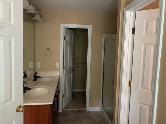 Building Photo - 6122 Deluna Way