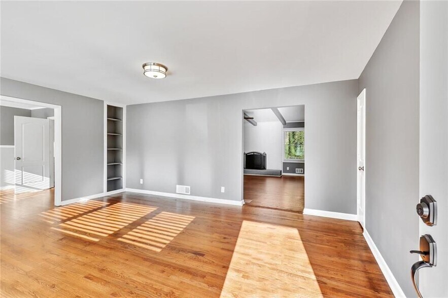 Building Photo - 2341 Rubart Dr