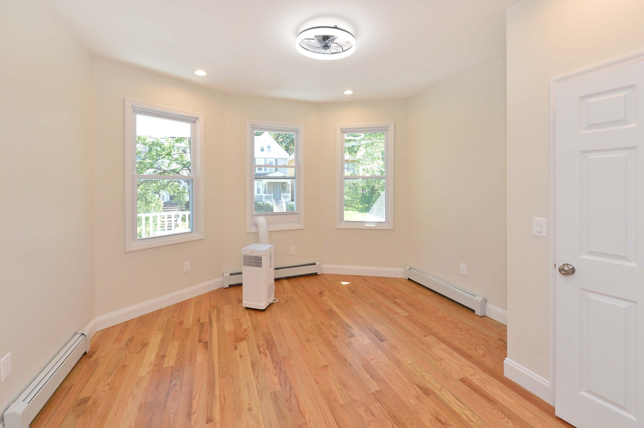 Building Photo - 309 Academy St