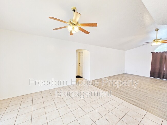 Building Photo - 1660 Chowchilla Cir