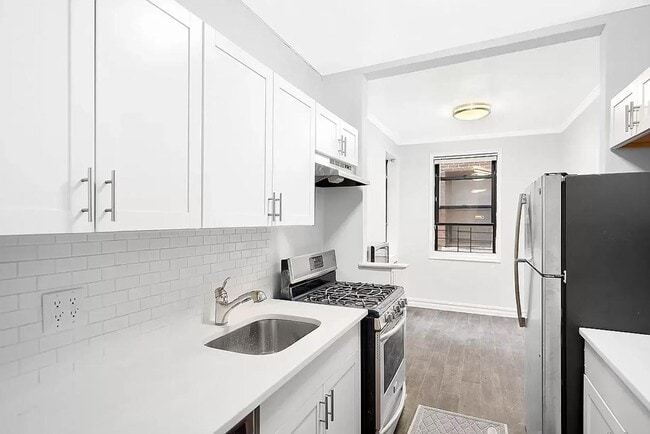 Building Photo - 811 Cortelyou Rd