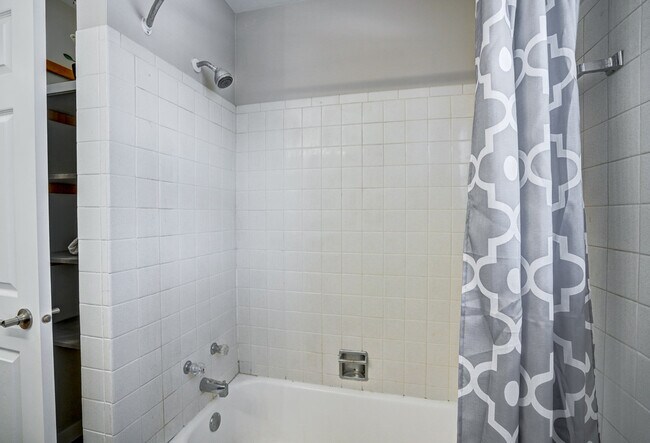 Building Photo - 4686 Capitol View Rd