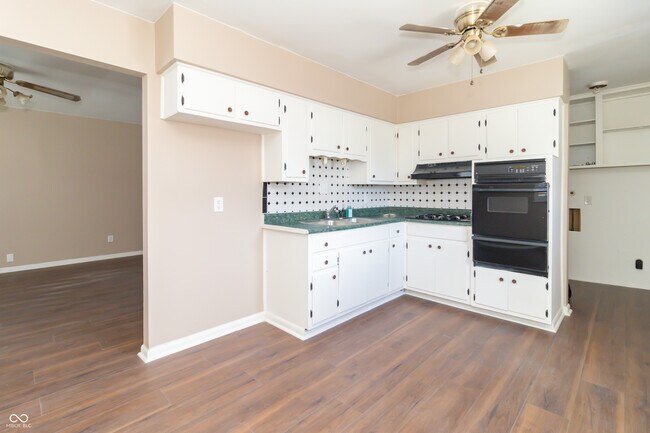 Building Photo - 1701 Nelson Ave