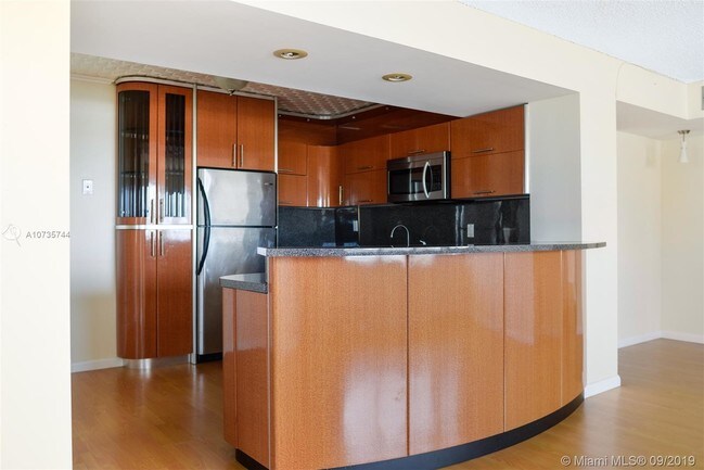 Building Photo - 401 Golden Isles Dr