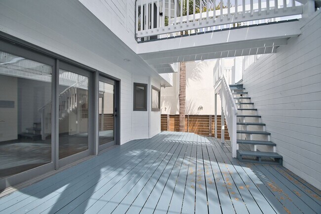 Building Photo - 472 36th St