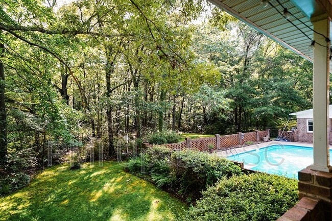 Building Photo - 165 Battleground Rd