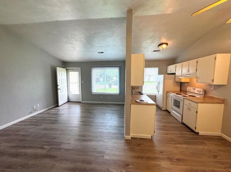 Building Photo - 3836 Clearwood Ct
