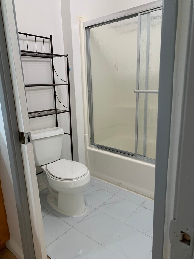 Building Photo - 315 S Harvard Blvd