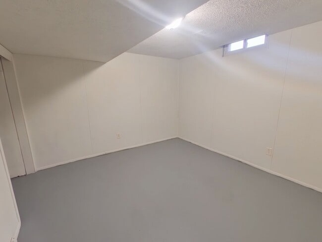 Building Photo - 608 Richmond N