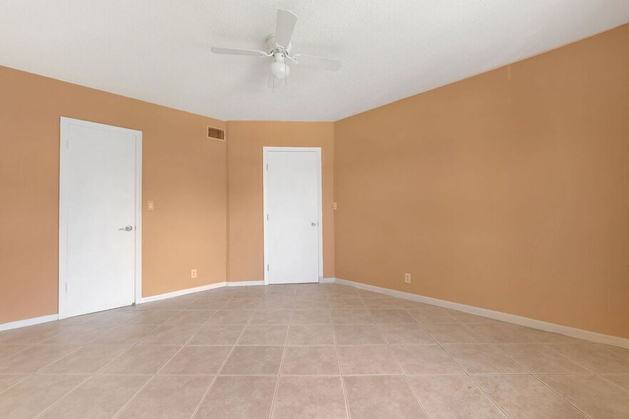 Building Photo - 3111 Oakland Shores Dr