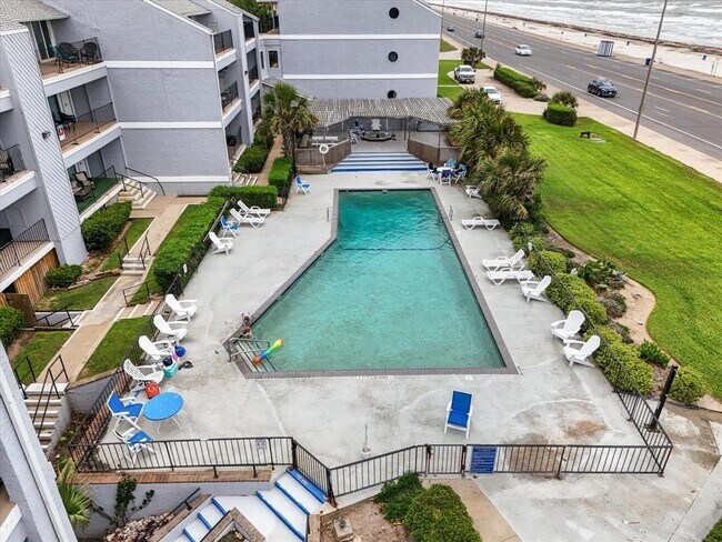Building Photo - 7600 Seawall Blvd