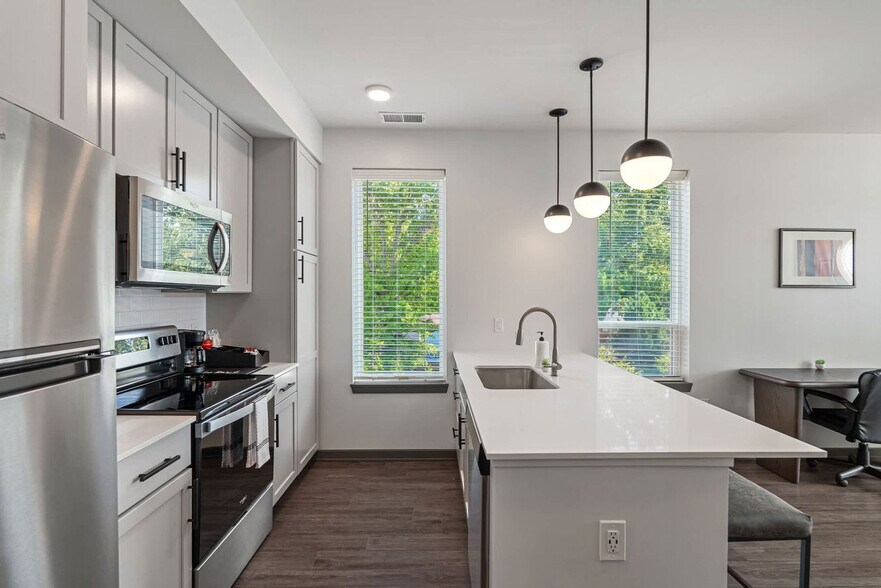 Building Photo - 6160 N Rural St