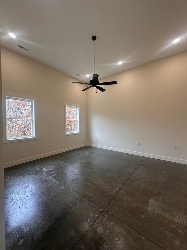 Building Photo - Basement Apartment 1BR/1BA New build in Cl...