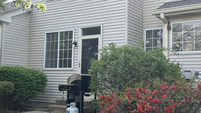 Building Photo - 2305 Sandy Creek Dr