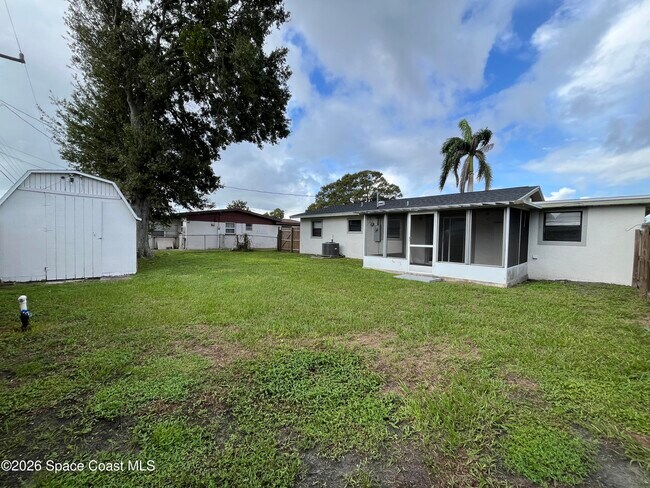 Building Photo - 914 Westwood Dr