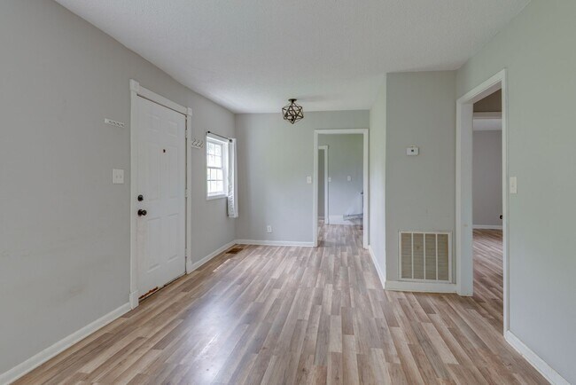 Building Photo - Charming 4BR/2BA Home in South Nashville –...