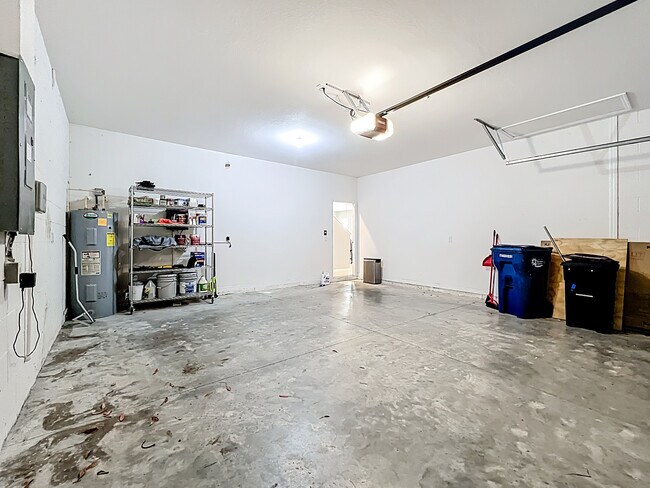 Building Photo - 3009 Esmeralda Dr