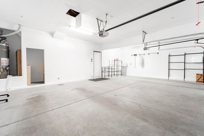 Building Photo - Immaculate 4 bedroom, 2 and 1 3/4 bath home located in the exclusive Master Planned Community Ins...