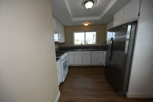 Building Photo - 4672-76LB