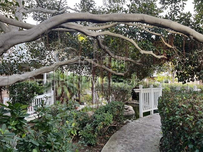 Building Photo - Beautiful 2 bed / 2 bath / 1286 sqft Condo...