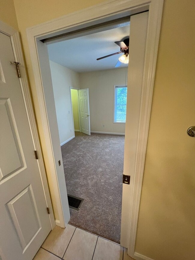 Building Photo - Arden 2 Bedroom Townhome:  Quiet and Spacious