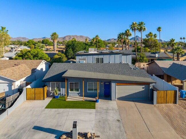 Building Photo - 3733 E Dahlia Dr